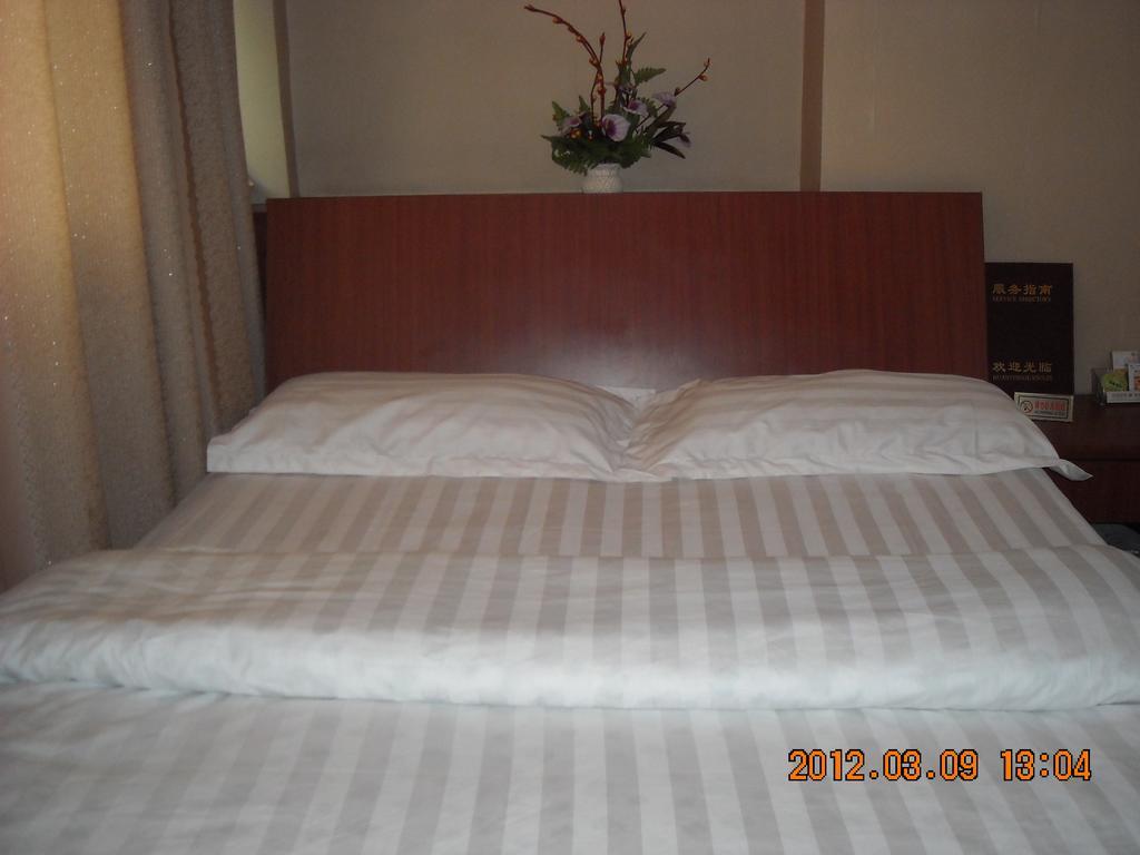 Huike Hotel Τζινάν Δωμάτιο φωτογραφία
